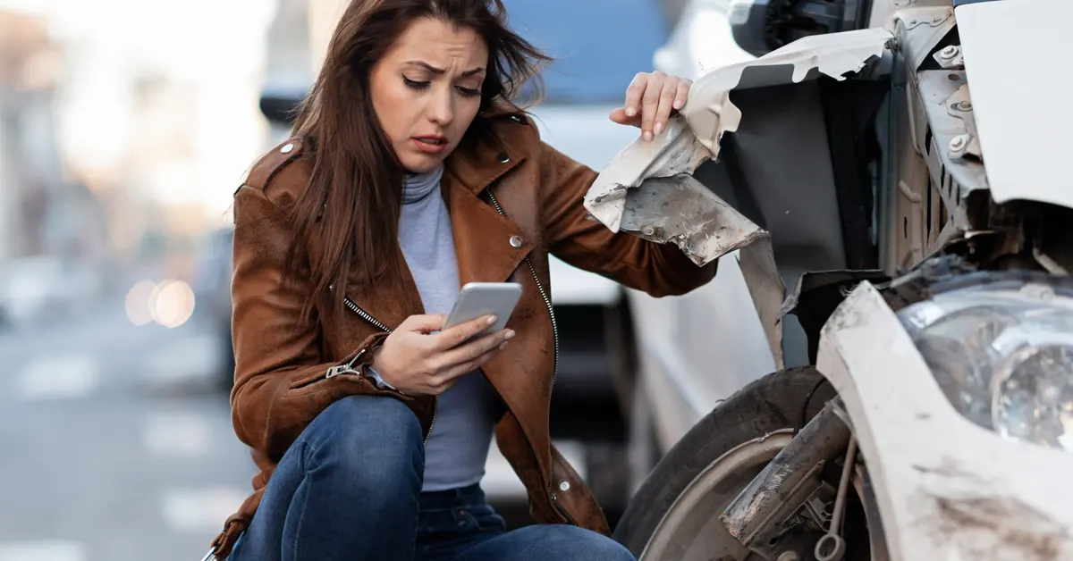 young-sad-woman-text-messaging-smart-after-car-crash-road-img